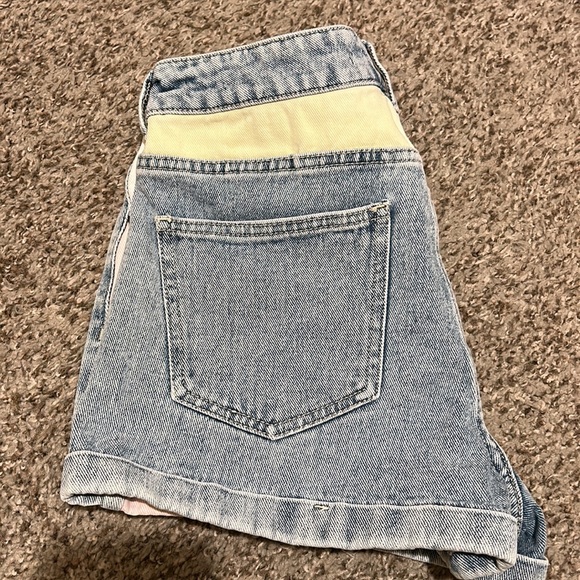 2 pair PAC Sun mom shorts 1 NWT, 1 gently worn. Size 28 & size 27 - Picture 6 of 7